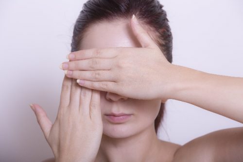 鼻の黒ずみの原因は皮脂と老化が主な原因